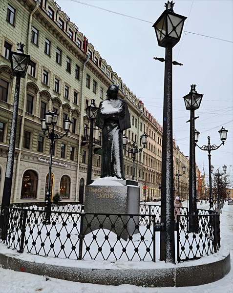 037-Памятник Гоголю
